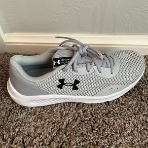 Gray Tennis Shoes: Underarmour Charged Pursuit 3